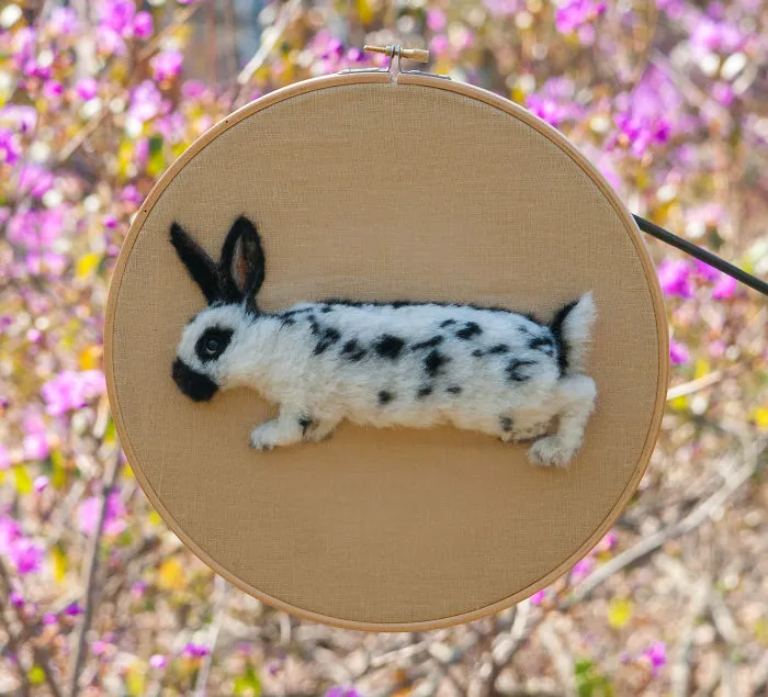 Painting  Rabbit/Felted Rabbit/Woolen Bunny / 3D Pet Portrait/Memory Hoop Art/ Needle Felted Art/ Pet  Gift/ Wool Painting/ Pet Picture