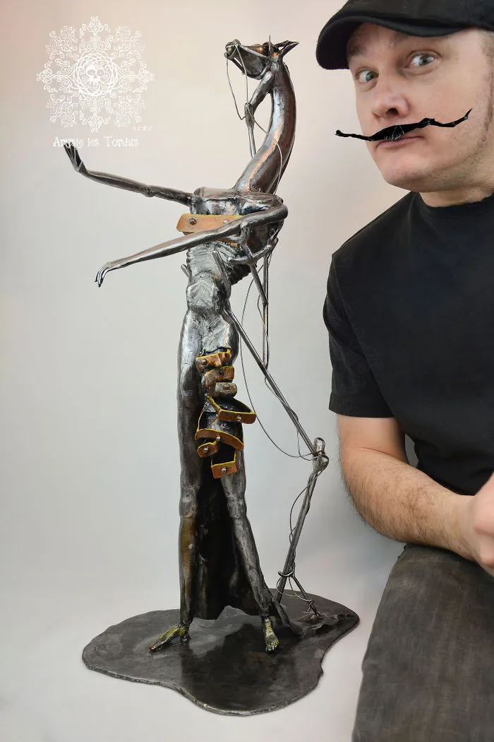 The Coccyx Giraffe By Artiste Les Tordus S.e.n.c.