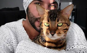 30 Of The Most Adorable Photos Of Cat Dads And Their Furry Friends