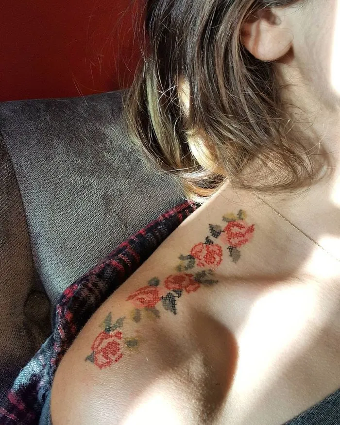 Parece ser que los "tatuajes bordados" son tendencia, y son mejores de lo que parecen (30 imágenes)