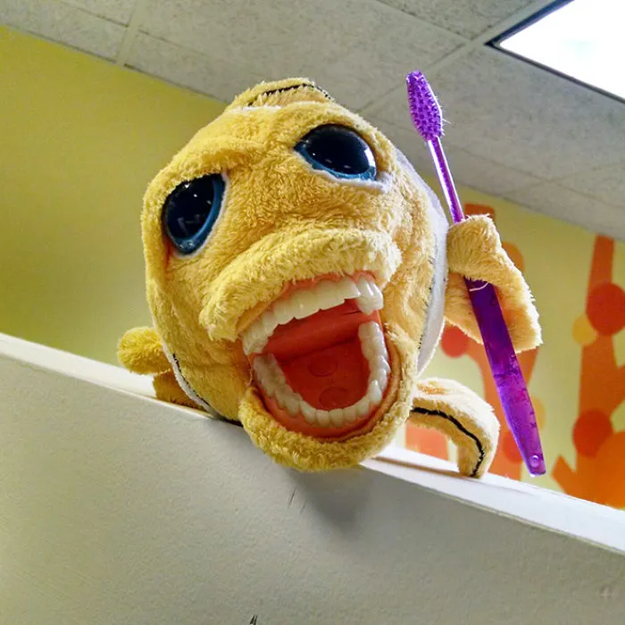 30 Horror-Inducing Educational Dentist Toys That Prove Their Creators Did Not Think It Through