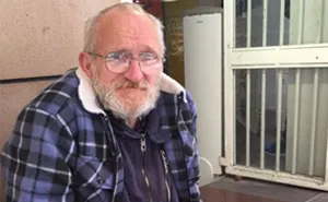 Homeless Man Asks People For Help After His Beloved Pet Rat Gets Stolen