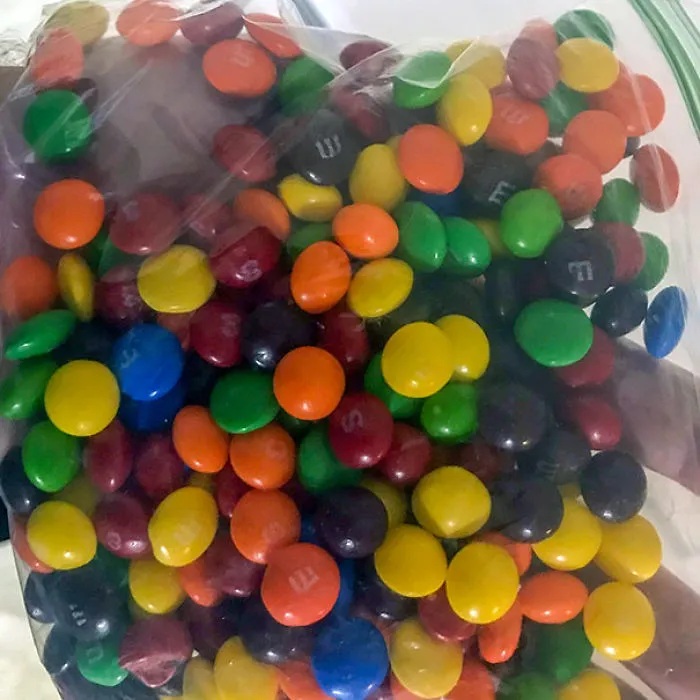 Mi Mujer Piensa Que Está Bien Mezclar M&M's Con Skittles