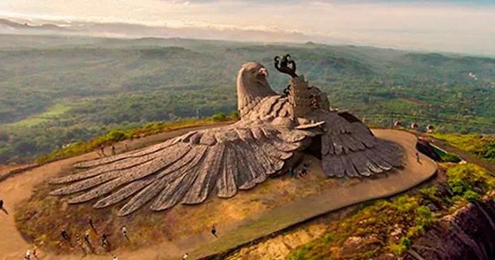 This Artist Spent 10 Years Creating Tallest Bird Sculpture In The World (200ft)