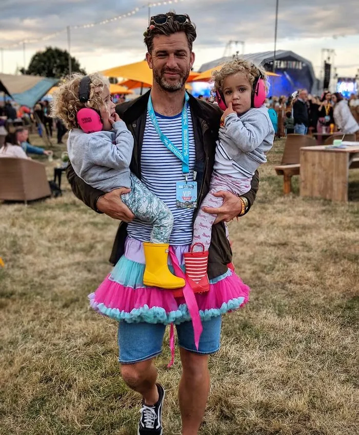 Este padre de 4 hijas se niega a "endulzar" sus fotos de Instagram, y ya casi tiene 1 millón de seguidores