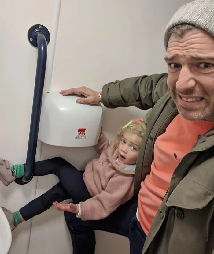 Este padre de 4 hijas se niega a "endulzar" sus fotos de Instagram, y ya casi tiene 1 millón de seguidores