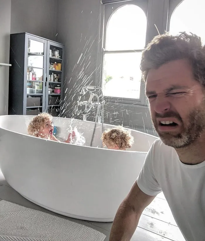 Este padre de 4 hijas se niega a "endulzar" sus fotos de Instagram, y ya casi tiene 1 millón de seguidores