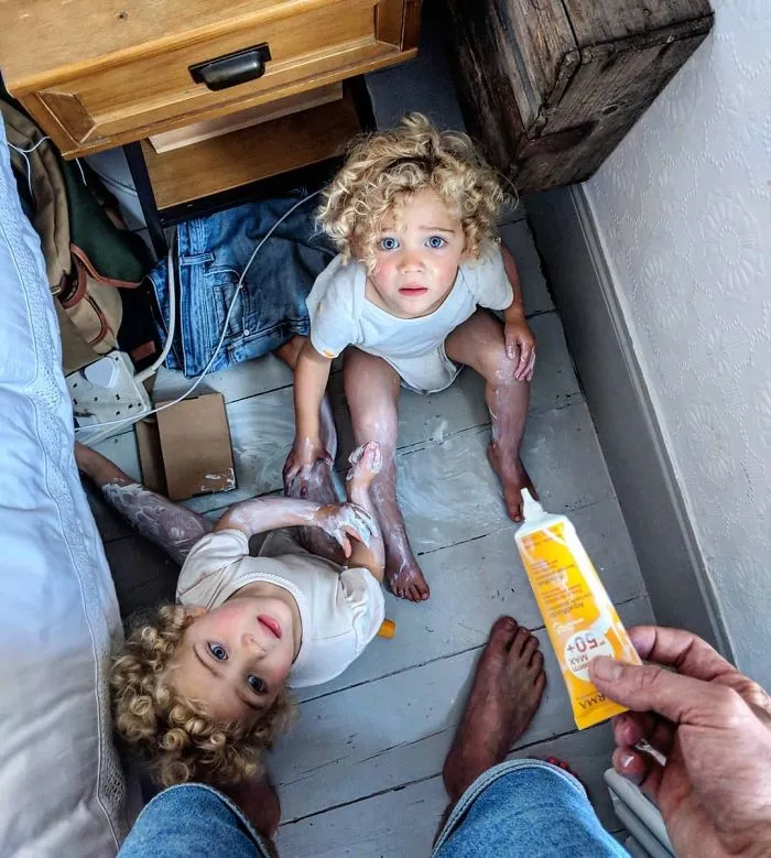Este padre de 4 hijas se niega a "endulzar" sus fotos de Instagram, y ya casi tiene 1 millón de seguidores