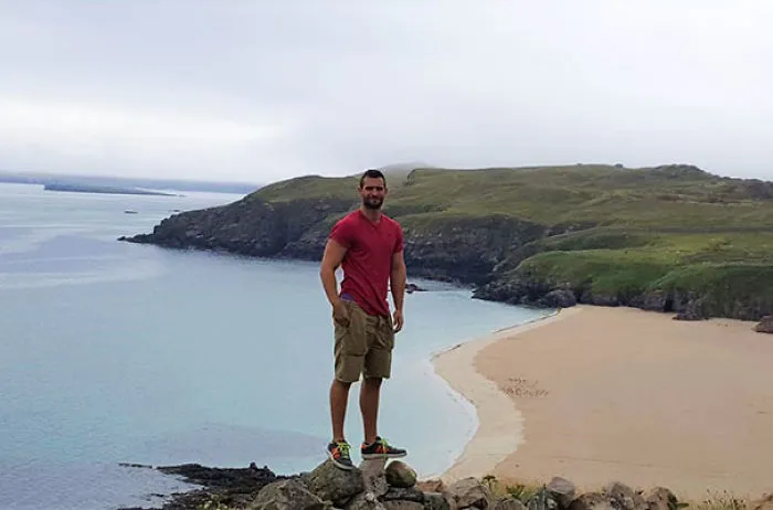Gigante sobre una playa