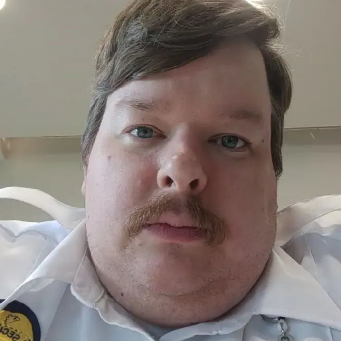 Este guardia de seguridad de un hospital de Florida fue despedido tras publicar un video suyo tirándose un pedo en Instagram, pero luego se convirtió en estrella de internet