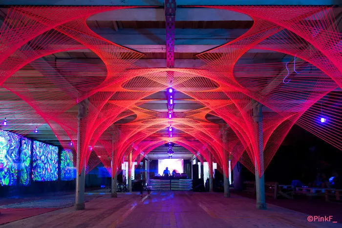 We Make String Installations With Tens Of Thousands Of Intersecting Straight Lines