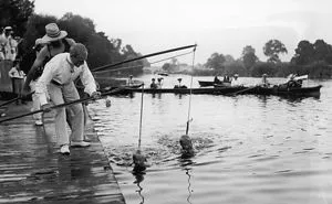 23 Vintage Photos Of Old-School Parenting That Would Never Fly Today