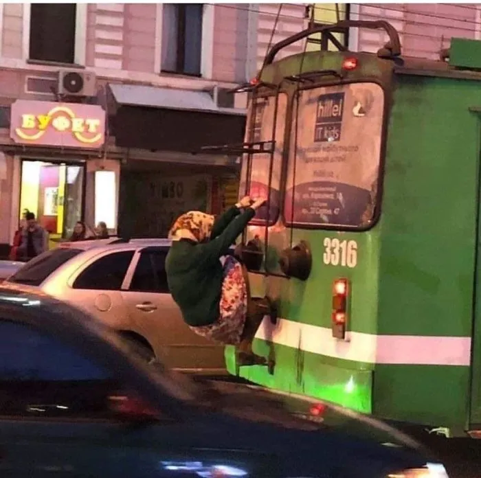 Babushka Y Atrápalo Como Puedas