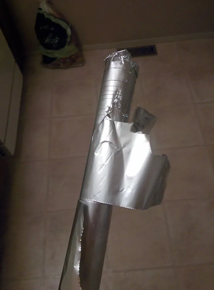 Parece Que Mi Compañero De Piso Usó Mi Papel De Aluminio