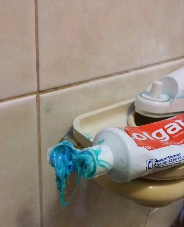 Vivo Con Un Monstruo. Esto Es Lo Que Me Encuentro Cada Vez Que Vuelvo De Un Viaje De Trabajo De 2 Semanas
