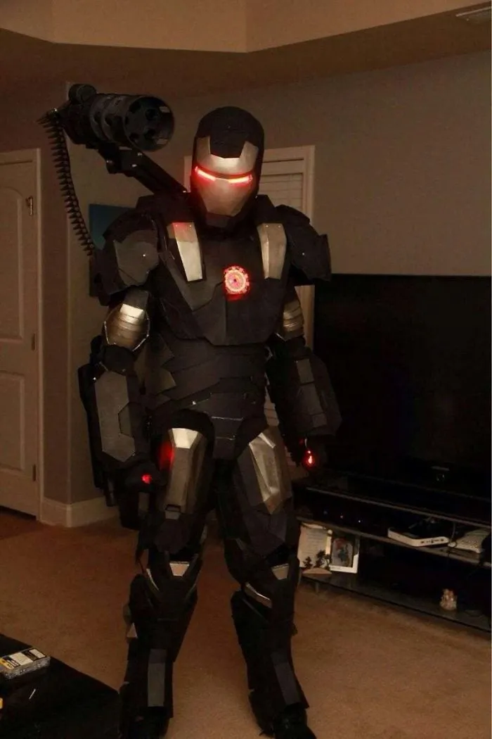 Mi amigo se hizo este cosplay para la Dragon Con, impreso en 3D