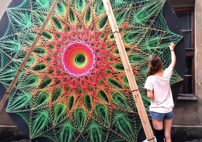 We Make String Installations With Tens Of Thousands Of Intersecting Straight Lines