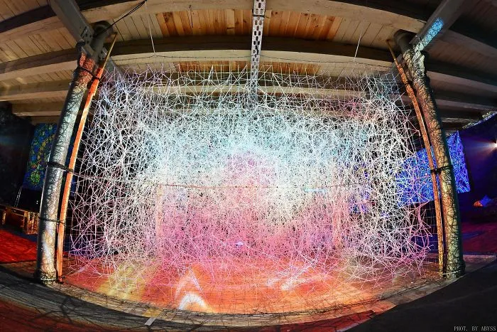 We Make String Installations With Tens Of Thousands Of Intersecting Straight Lines