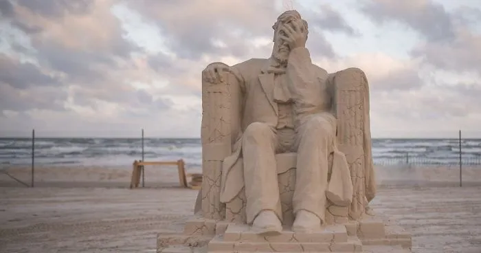 Here Are The Best 11 Photos Of 2019 Texas SandFest And Facepalming Lincoln Is The Winner
