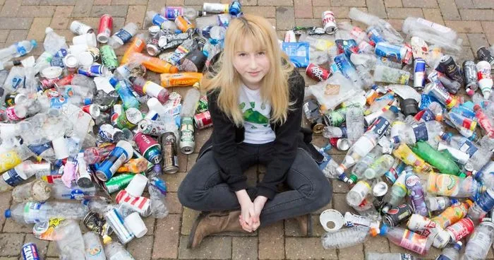 13-Years-Old Girl Gets Juice Thrown At Her Face, Punched And Even Shown A Knife By Schoolmates Only For Picking Up Litter