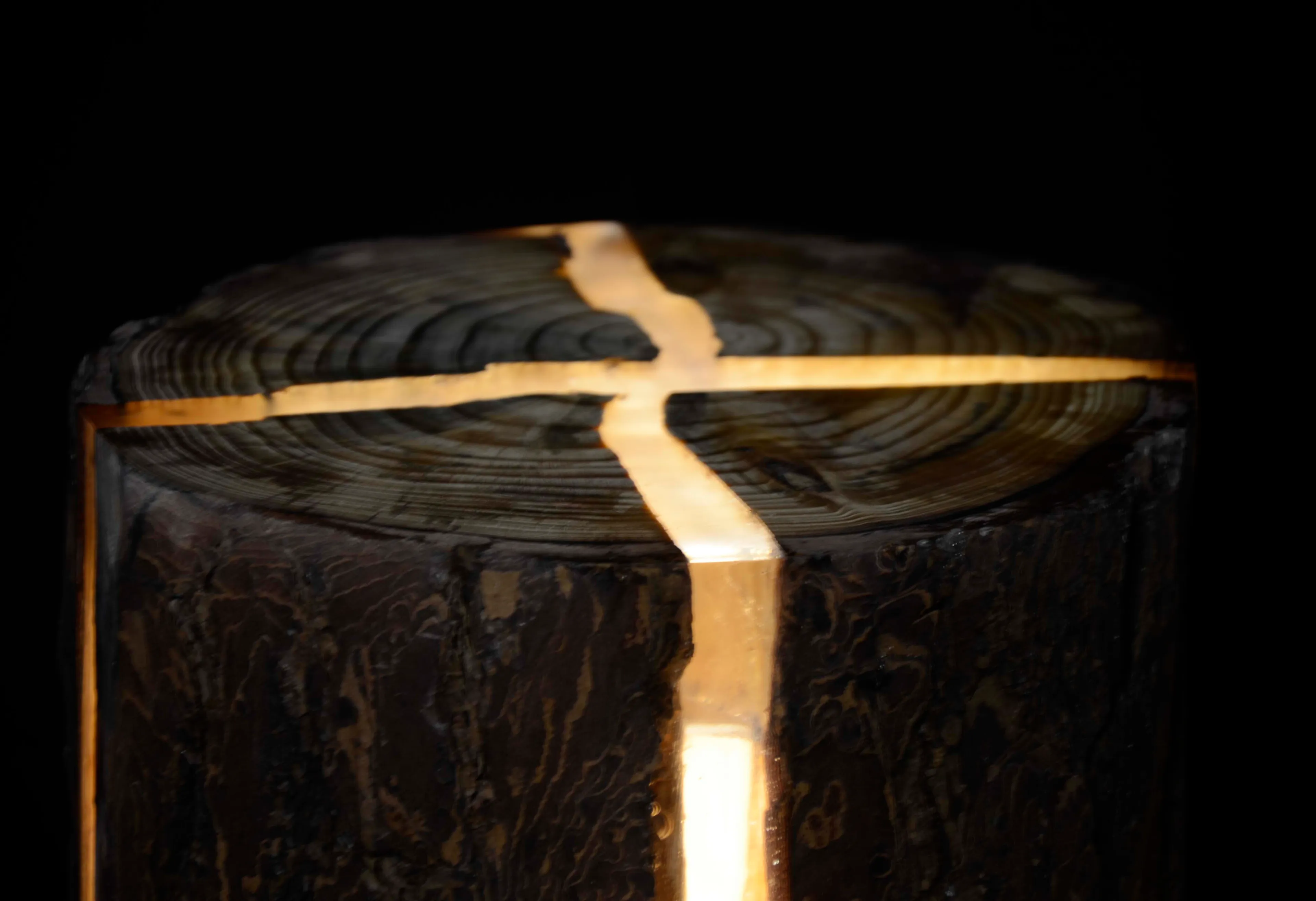 Crack Stump Lamps Made From Solid Wood And Epoxy Resin Flowing Warm Light By Sinobrilla