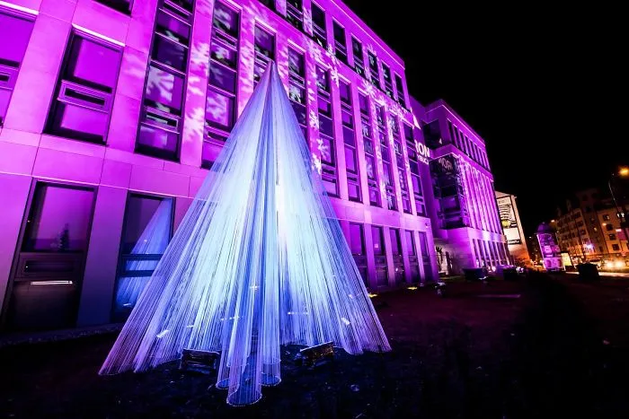 We Make String Installations With Tens Of Thousands Of Intersecting Straight Lines
