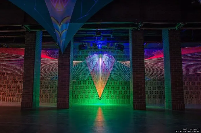 We Make String Installations With Tens Of Thousands Of Intersecting Straight Lines