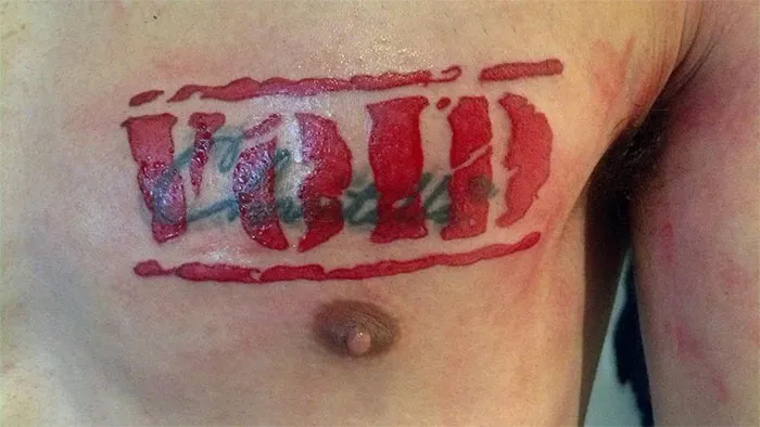 30 Personas que cubrieron los tatuajes de sus exparejas cuando todo salió mal