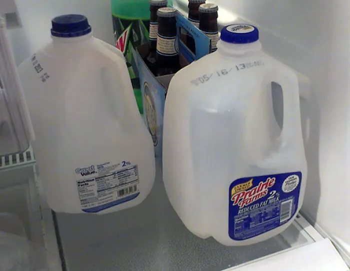 Mi Compañero De Habitación Deja Las Botellas Vacías De Leche En La Nevera
