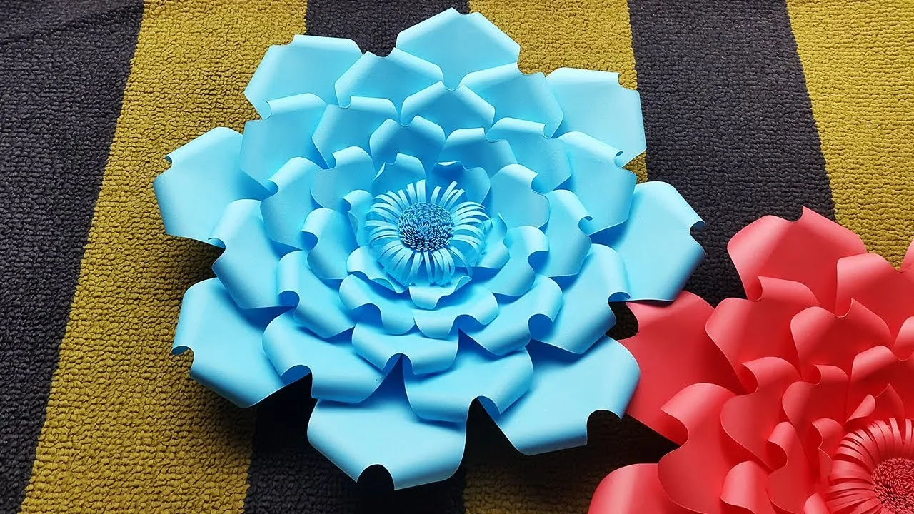 Giant Flower Assembly | Paper Flower Backdrop | DIY Paper Flowers