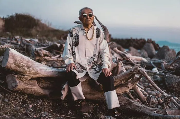 Grandson Decides To Get His 84-Year-Old Grandpa A New Wardrobe And Makes Him An Instagram Star