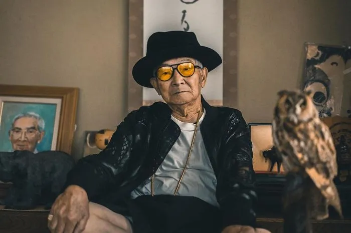 Grandson Decides To Get His 84-Year-Old Grandpa A New Wardrobe And Makes Him An Instagram Star