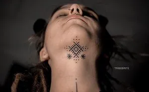30 People Who Creatively Inked Their Necks
