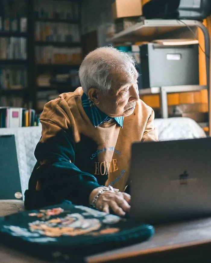Grandson Decides To Get His 84-Year-Old Grandpa A New Wardrobe And Makes Him An Instagram Star