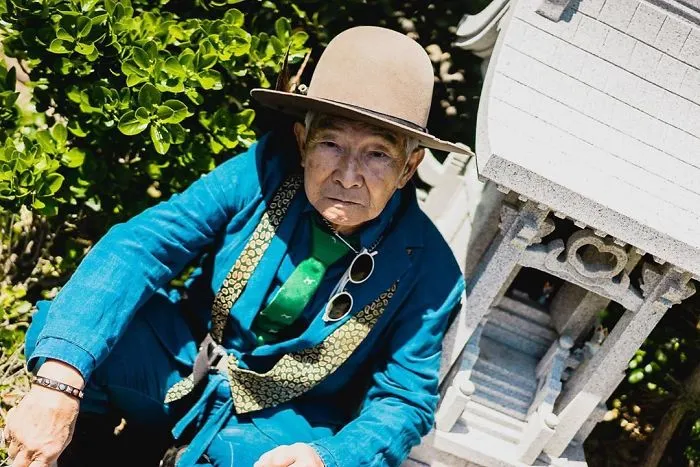 Grandson Decides To Get His 84-Year-Old Grandpa A New Wardrobe And Makes Him An Instagram Star