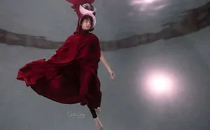 I Made An Underwater Fan Art Photo Series For The Handmaid's Tale Because I Believe In A Woman's Right To Choose