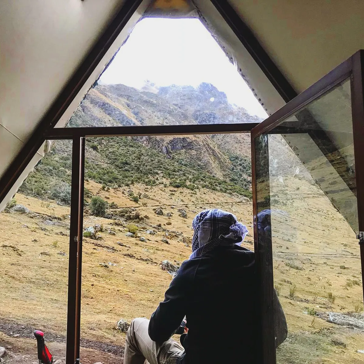 I Take Pictures Of My Workaholic Boyfriend When We're On Holiday