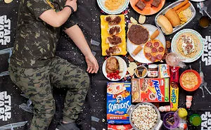 25 Kids From Around The World Photographed With What They Eat In One Week