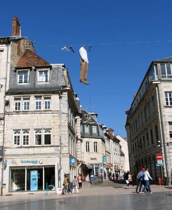 30 Realistic Mannequins Placed Around The World To Mess With People By Mark Jenkins
