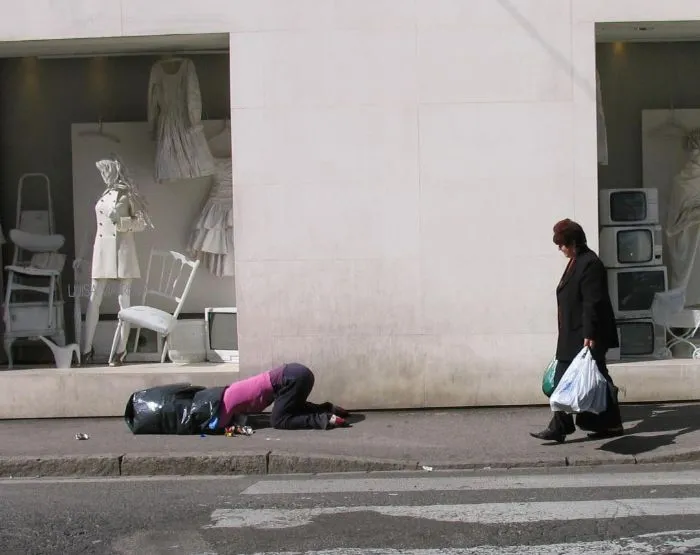 30 Realistic Mannequins Placed Around The World To Mess With People By Mark Jenkins