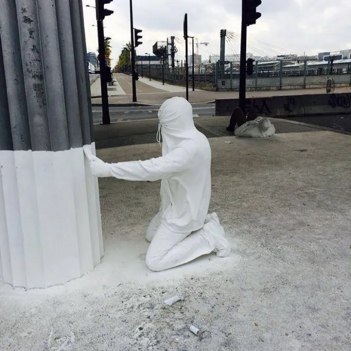 30 Realistic Mannequins Placed Around The World To Mess With People By Mark Jenkins