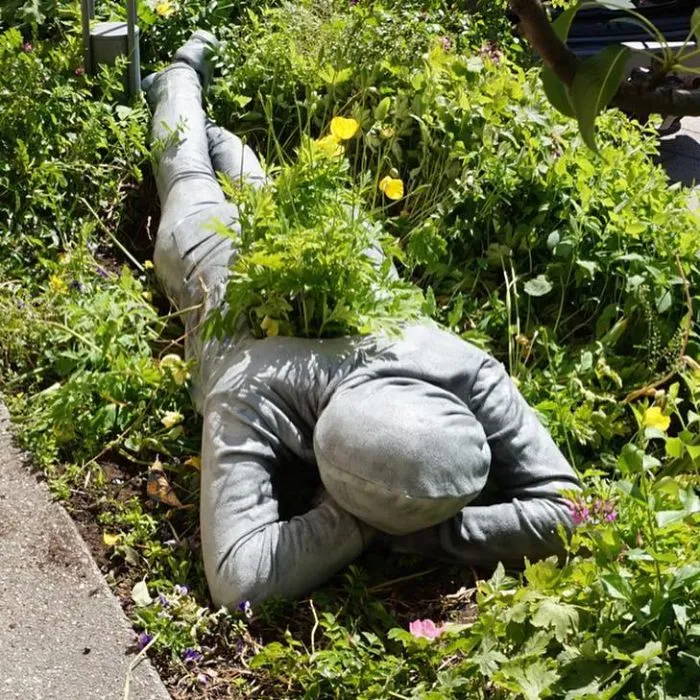 30 Realistic Mannequins Placed Around The World To Mess With People By Mark Jenkins