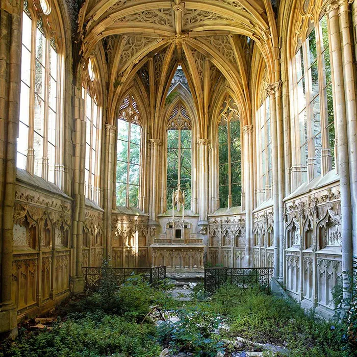 Iglesia abandonada en Francia