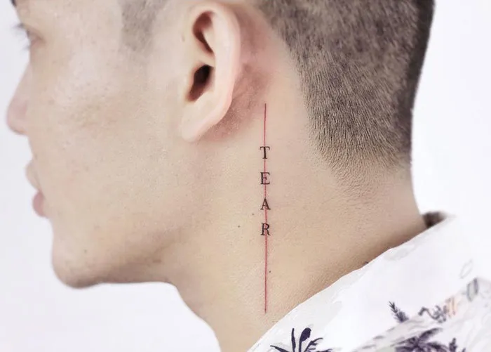 30 Personas que se tatuaron el cuello de forma creativa