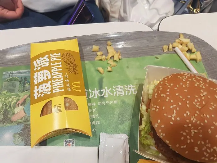 No se come la parte de la patata frita que ha tocado con los dedos