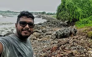 How A Young Sri Lankan Guy Made The Best Out Of His Birthday By Cleaning A Beach All By Himself