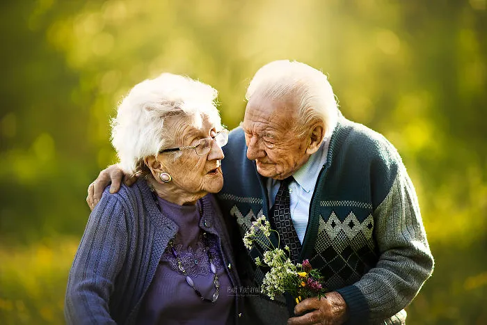 I Asked Elderly Couples To Pose For Engagement-Style Photos, And Here Is How True Love Looks