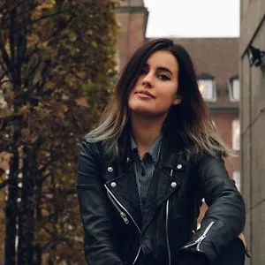 Laura Ioana V