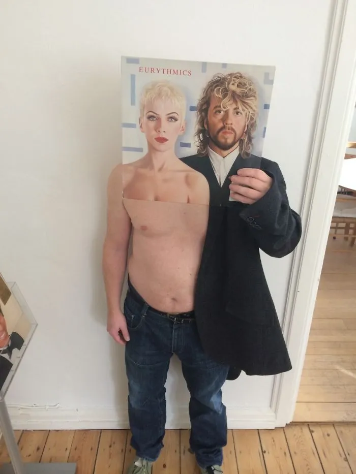 People Blend Themselves In With Vinyl (73 Pics)