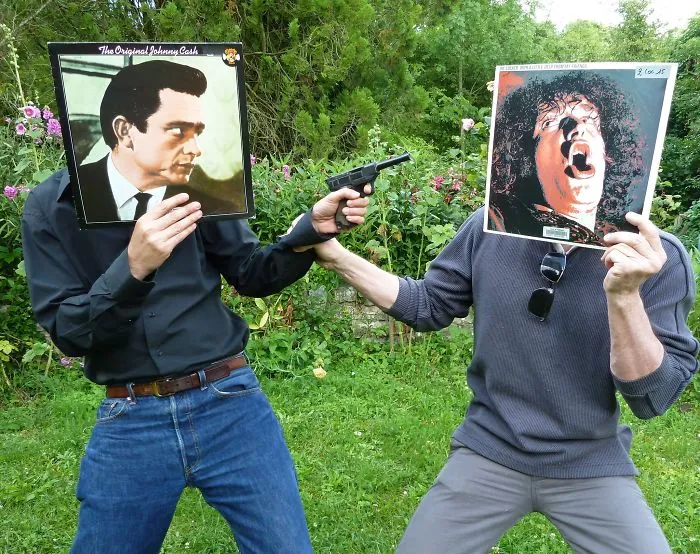 People Blend Themselves In With Vinyl (73 Pics)